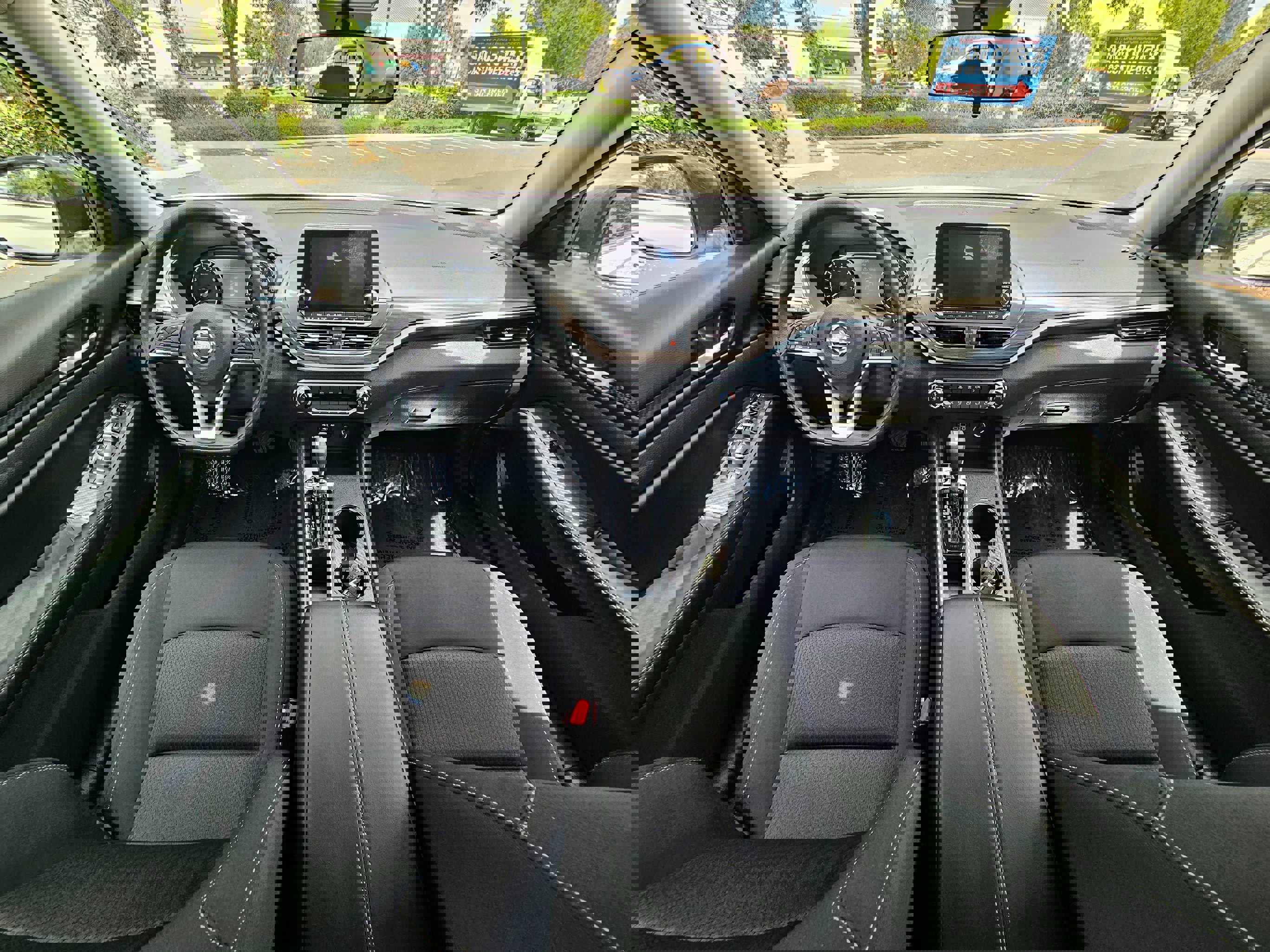 Used 2025 Nissan Altima 2.5 SV image 18