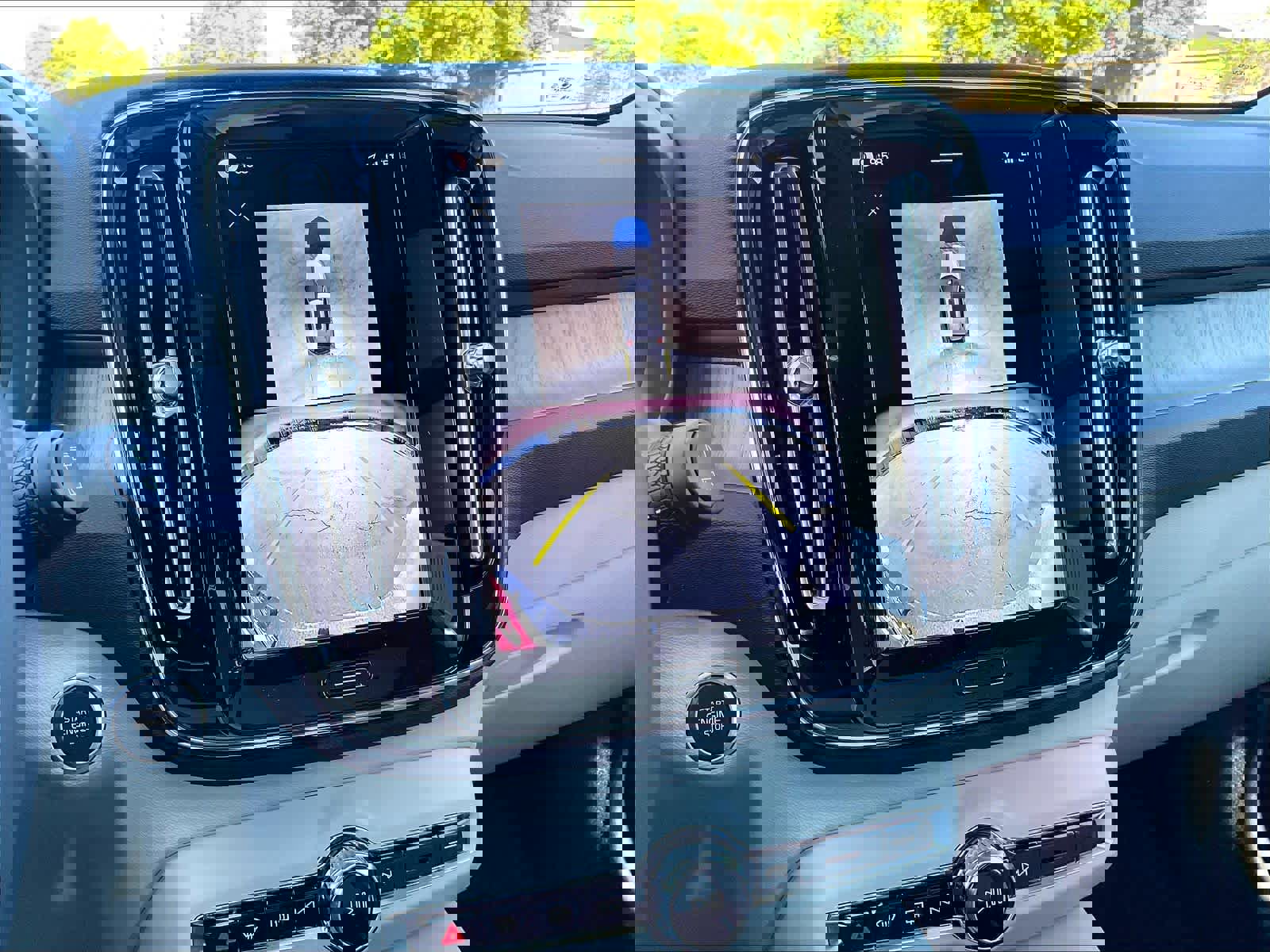 New 2026 Volvo XC40 B5 Plus w/ Protection Package Premier image 20