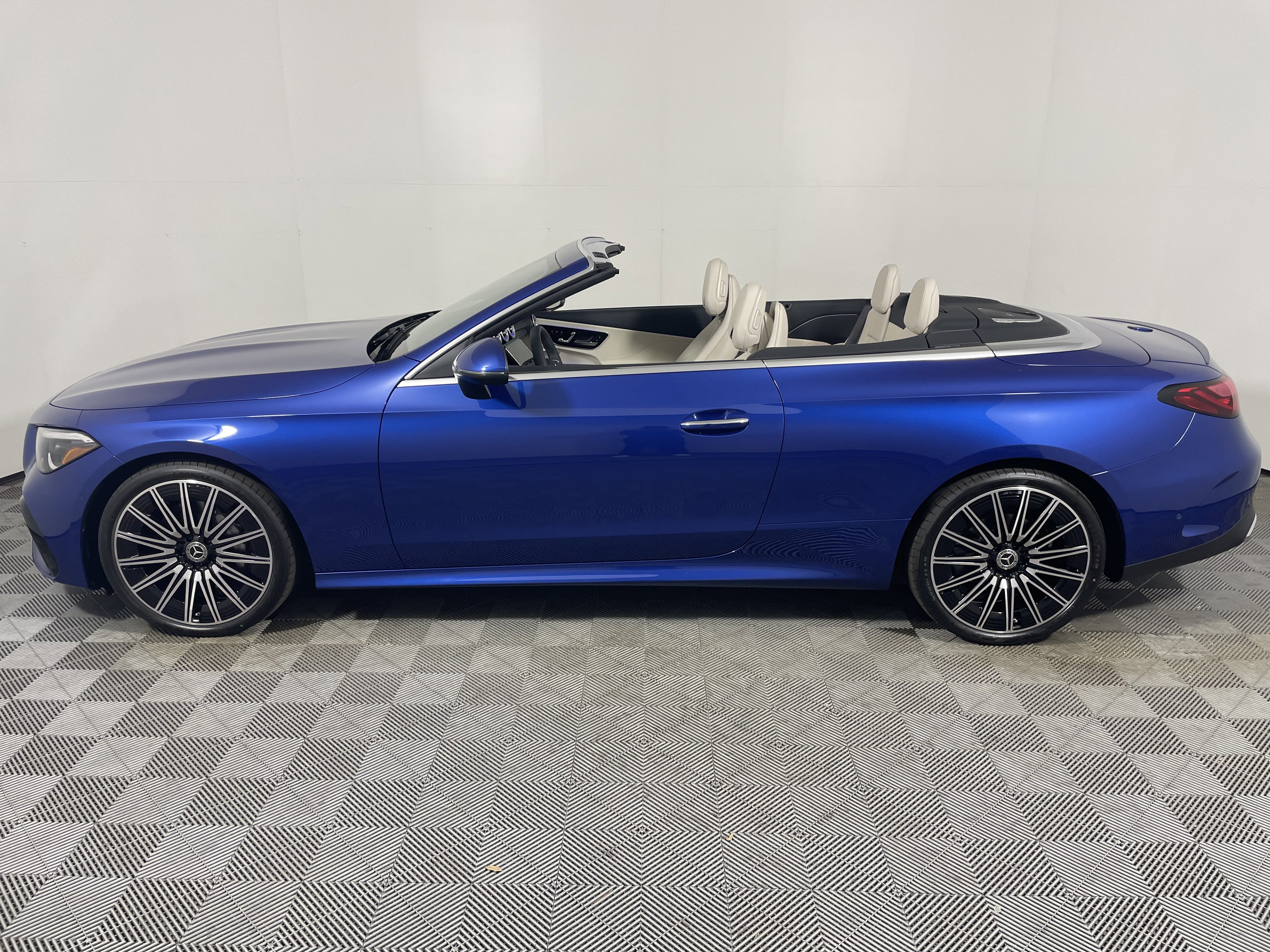 New 2026 Mercedes-Benz CLE 300 4MATIC Cabriolet image 2
