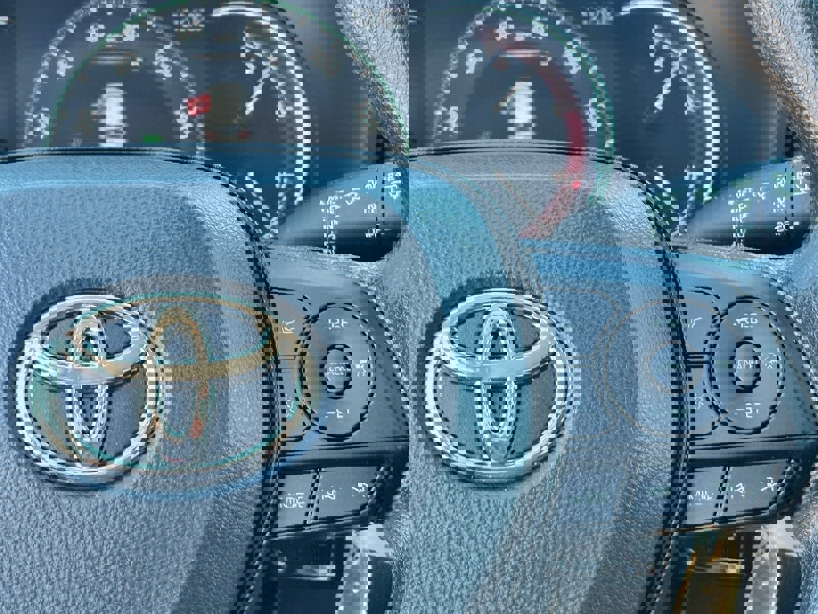 Used 2025 Toyota RAV4 LE image 20