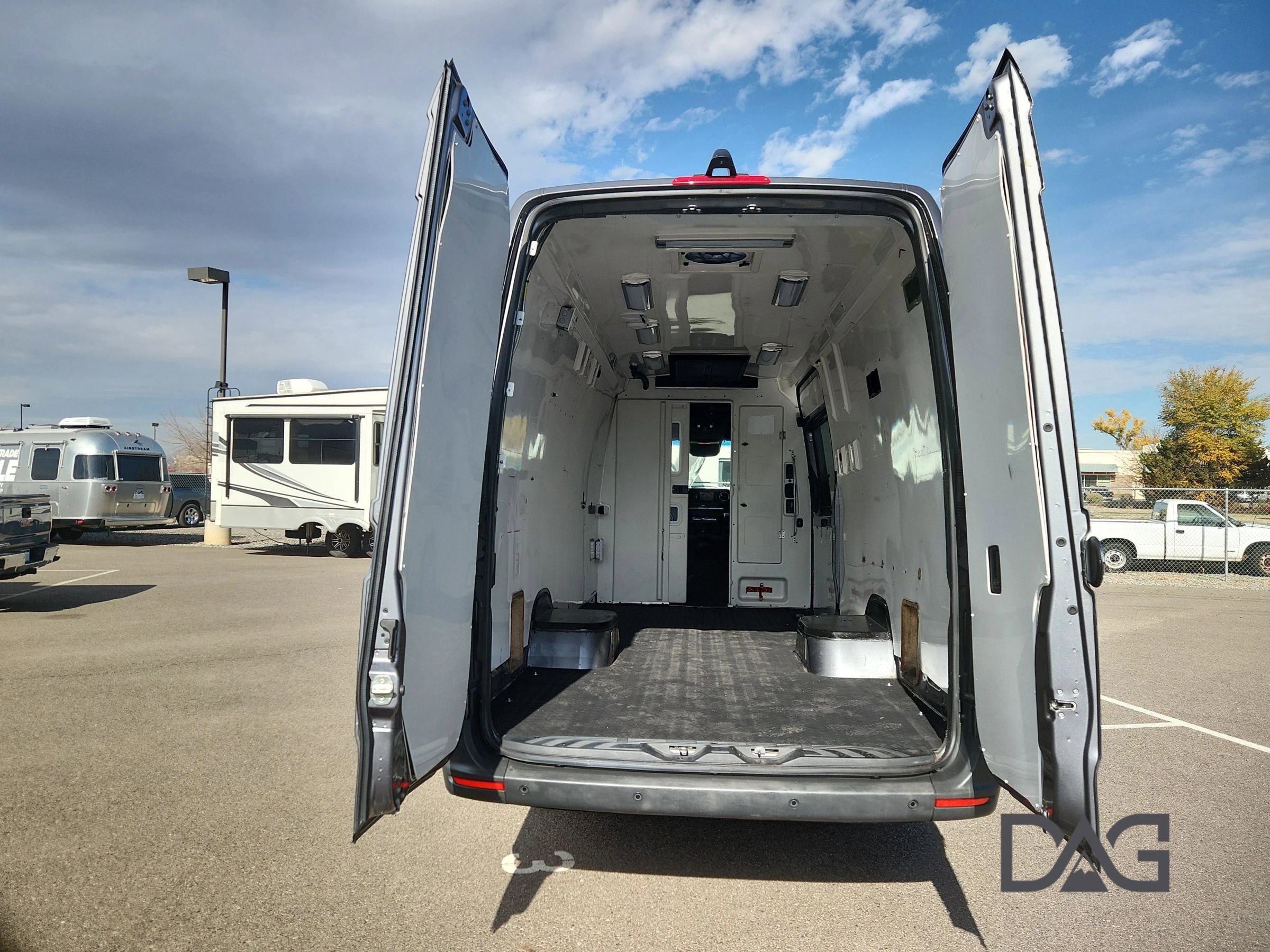 Used 2022 Mercedes-Benz Sprinter 4500 w/ Parking Package image 14