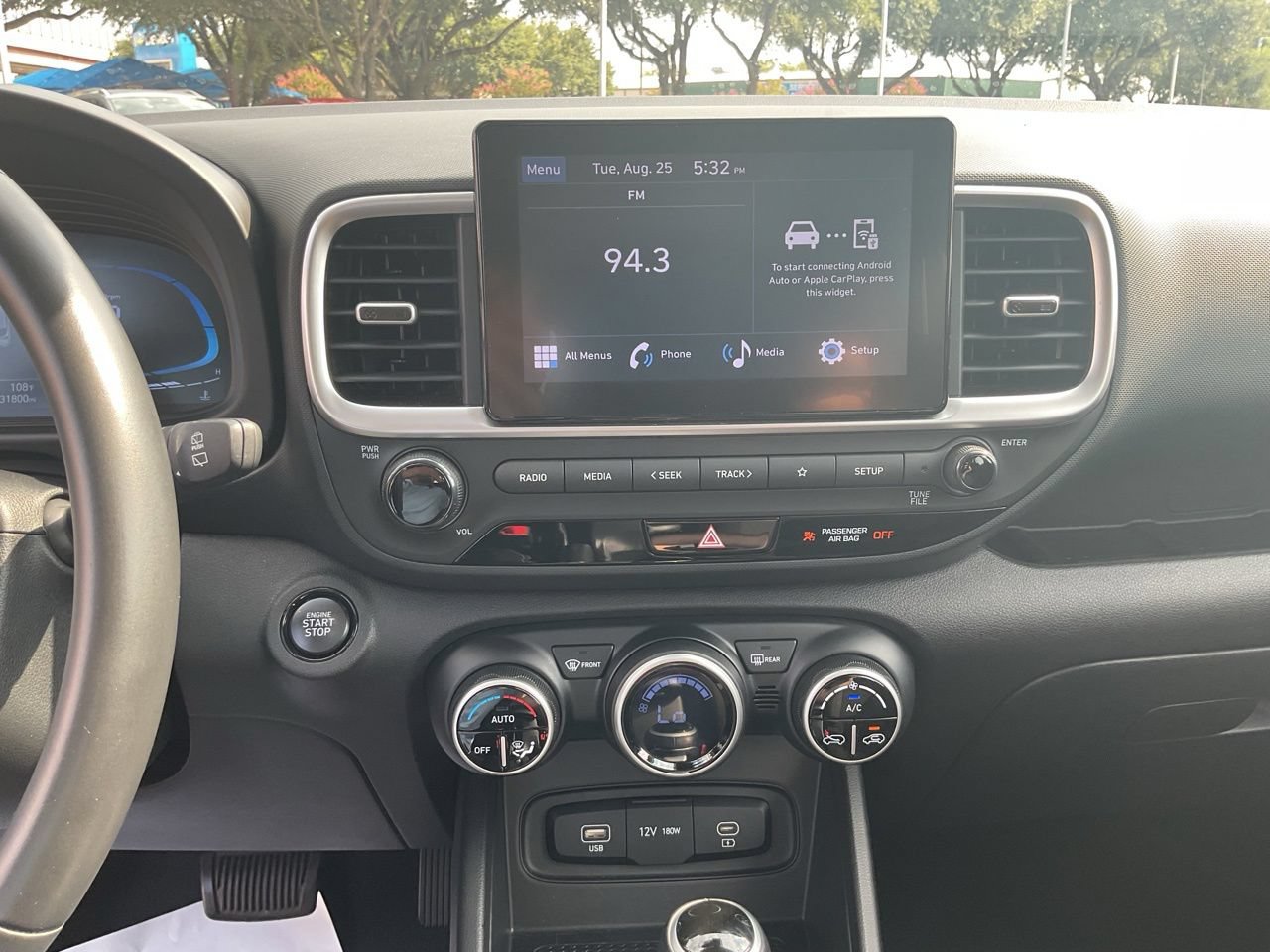Used 2025 Hyundai Venue SEL FWD image 28