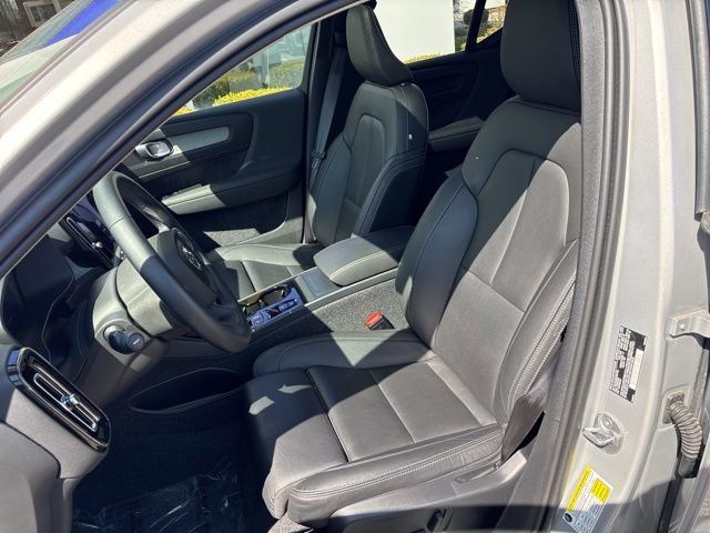 Used 2025 Volvo XC40 B5 Plus AWD/4WD image 18