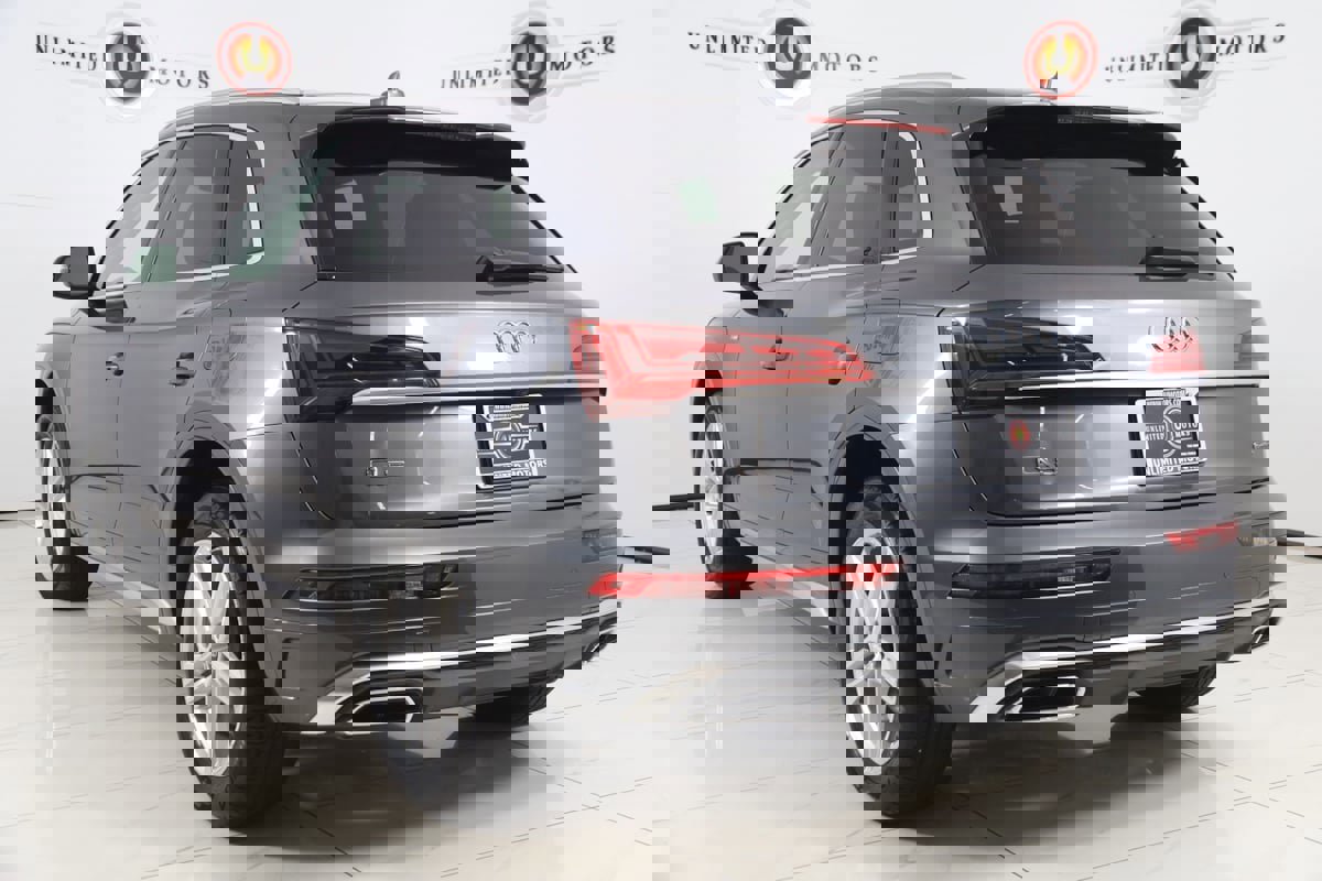 Used 2024 Audi Q5 e Premium Plus w/ Premium Plus Package image 4