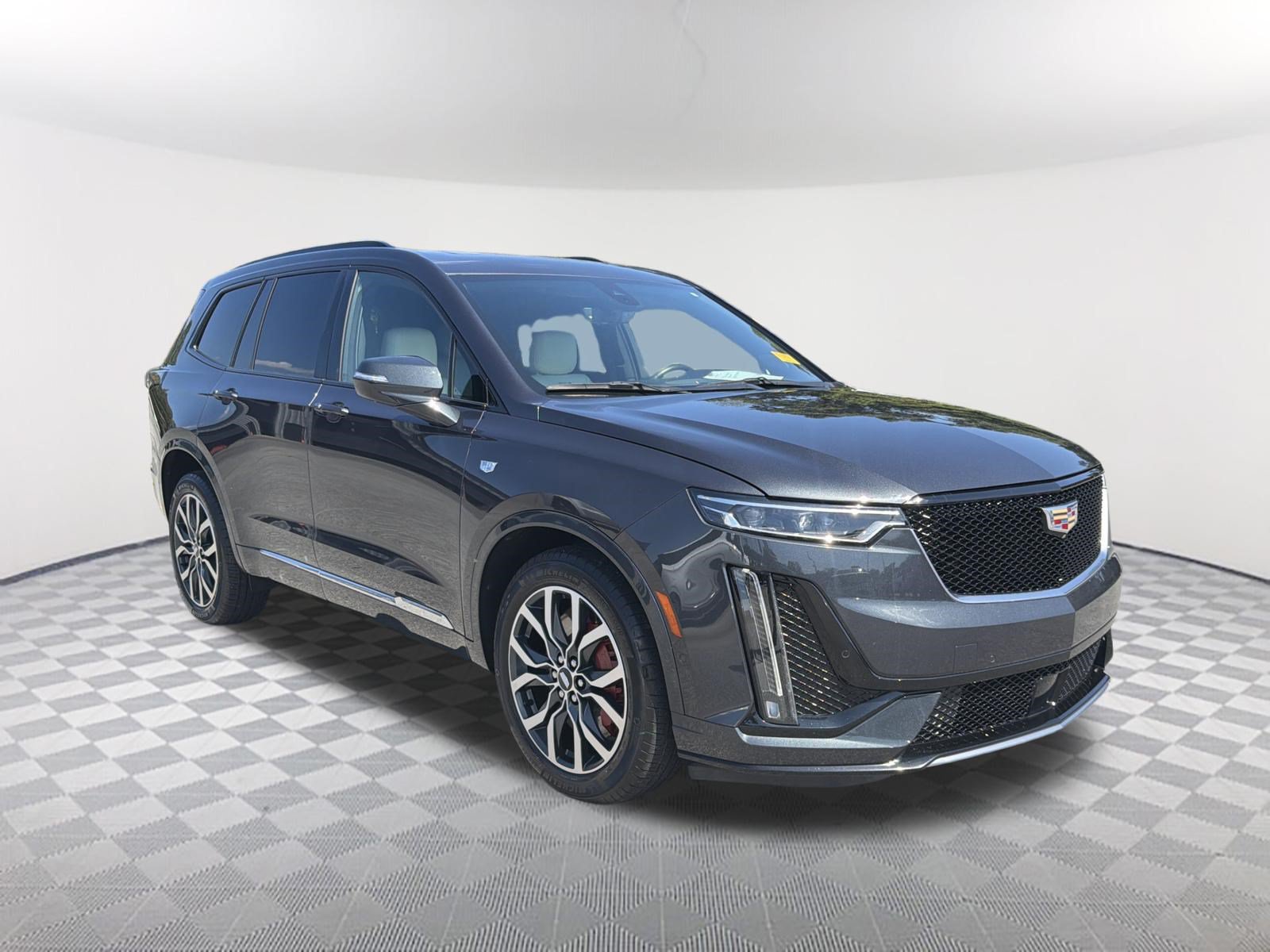 Used 2023 Cadillac XT6 Sport w/ Technology Package AWD/4WD image 3