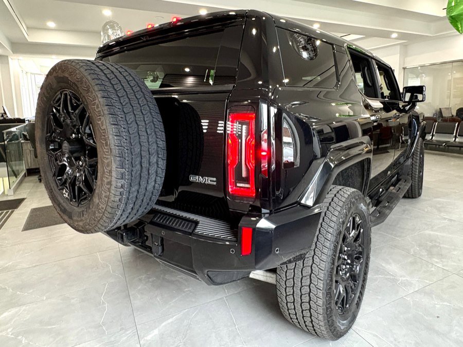 Used 2024 GMC Hummer EV 2X w/ LPO, Illumination Package image 7