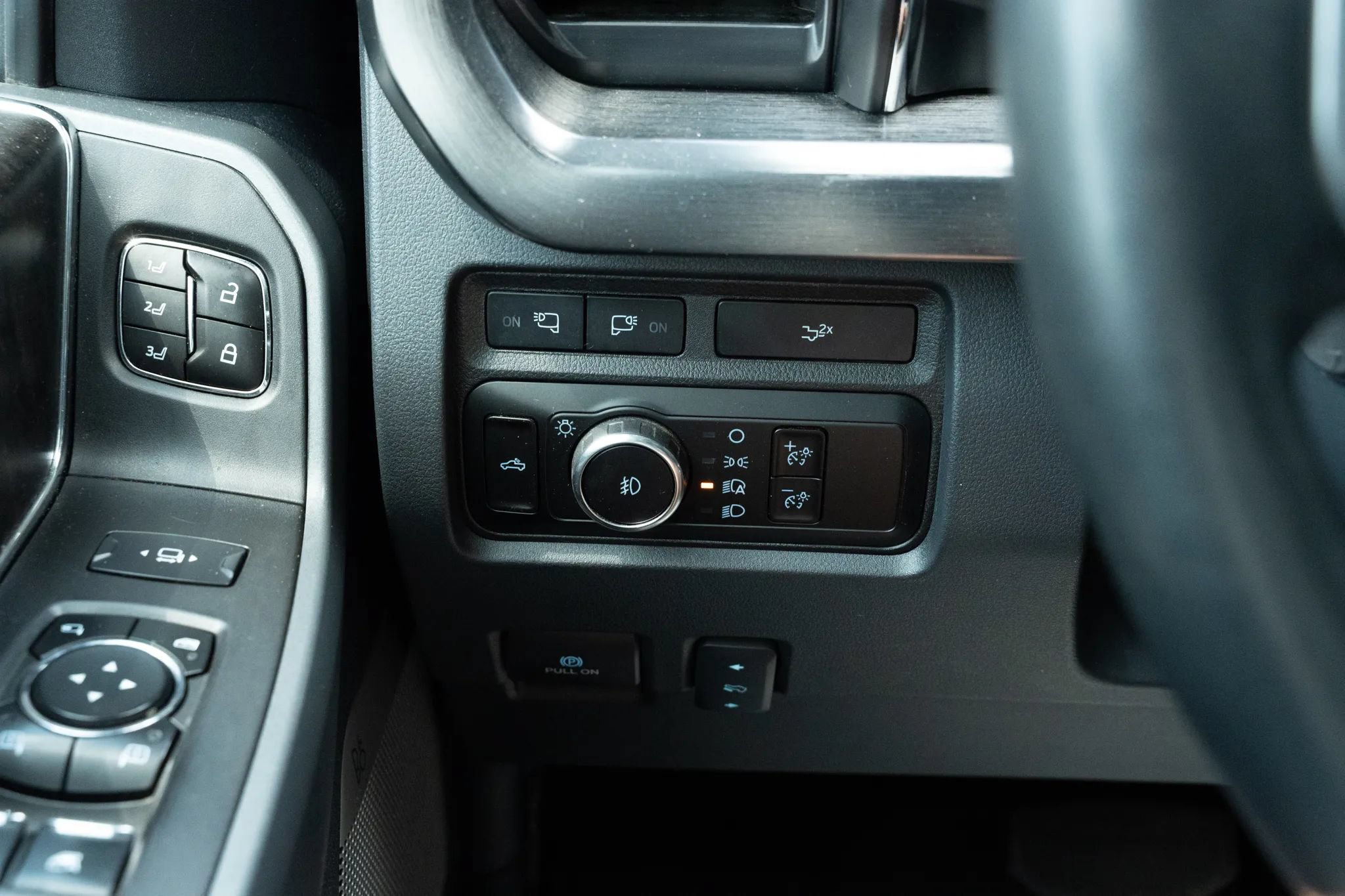 Used 2023 Ford F250 Lariat w/ Lariat Ultimate Package AWD/4WD image 29