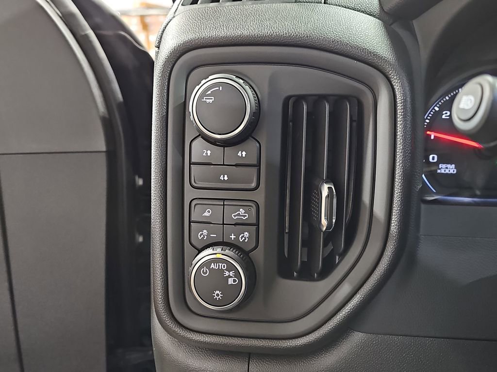 Certified 2024 Chevrolet Silverado 2500 Custom w/ Custom Value Package image 30