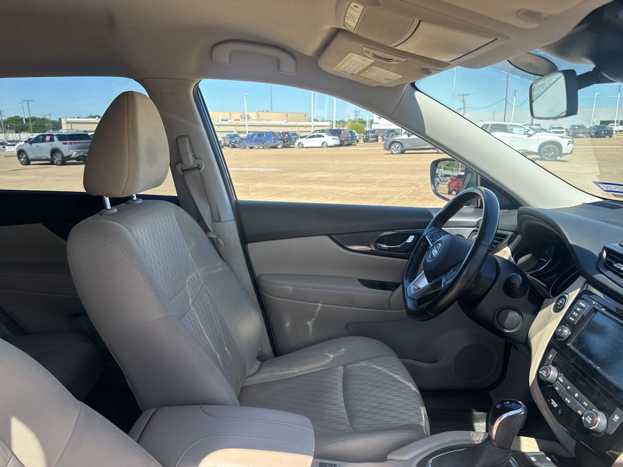 Used 2020 Nissan Rogue SV w/ Premium Package image 30