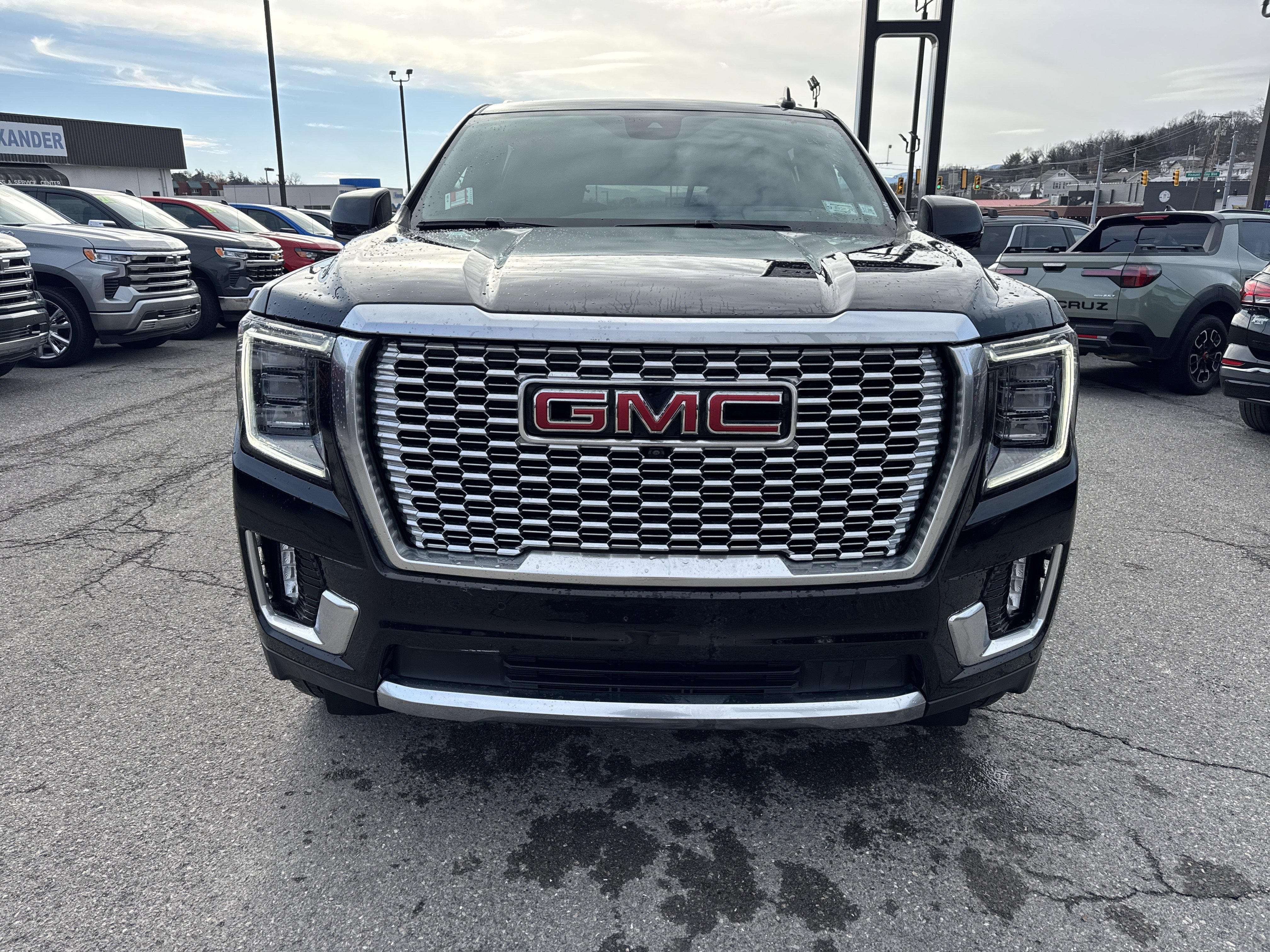 Used 2024 GMC Yukon XL Denali image 8