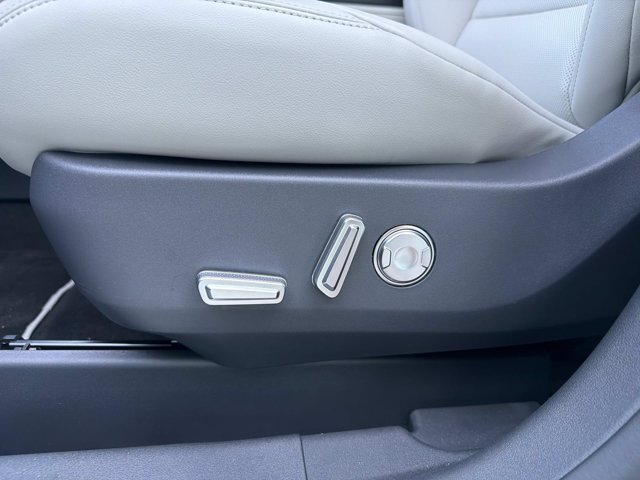 New 2026 Lincoln Nautilus Premier w/ Jet Appearance Package AWD/4WD image 12
