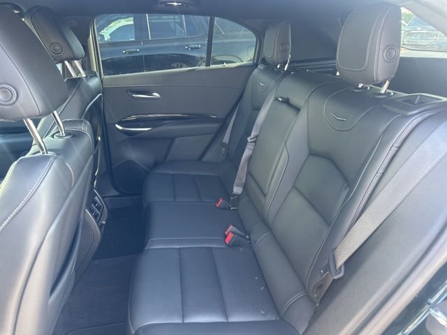 Used 2024 Cadillac XT4 Luxury w/ Cold Weather Package FWD image 10