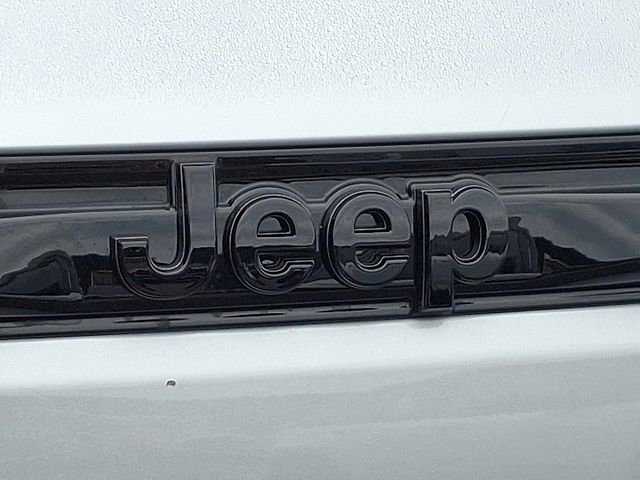 New 2025 Jeep Grand Cherokee Summit w/ Obsidian Package image 10