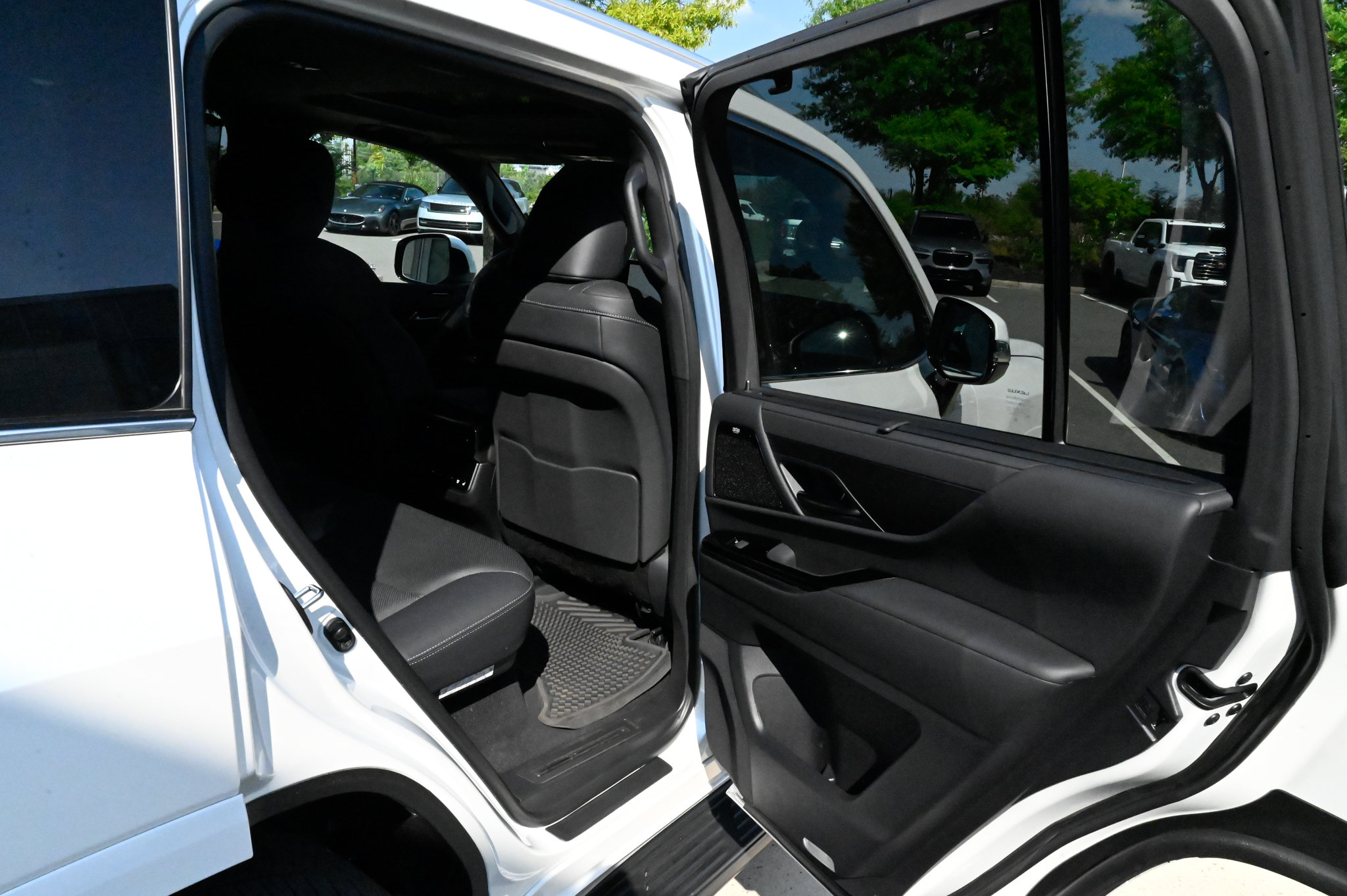 Used 2025 Lexus LX 600 4WD w/ Accessory Package (2T) image 50