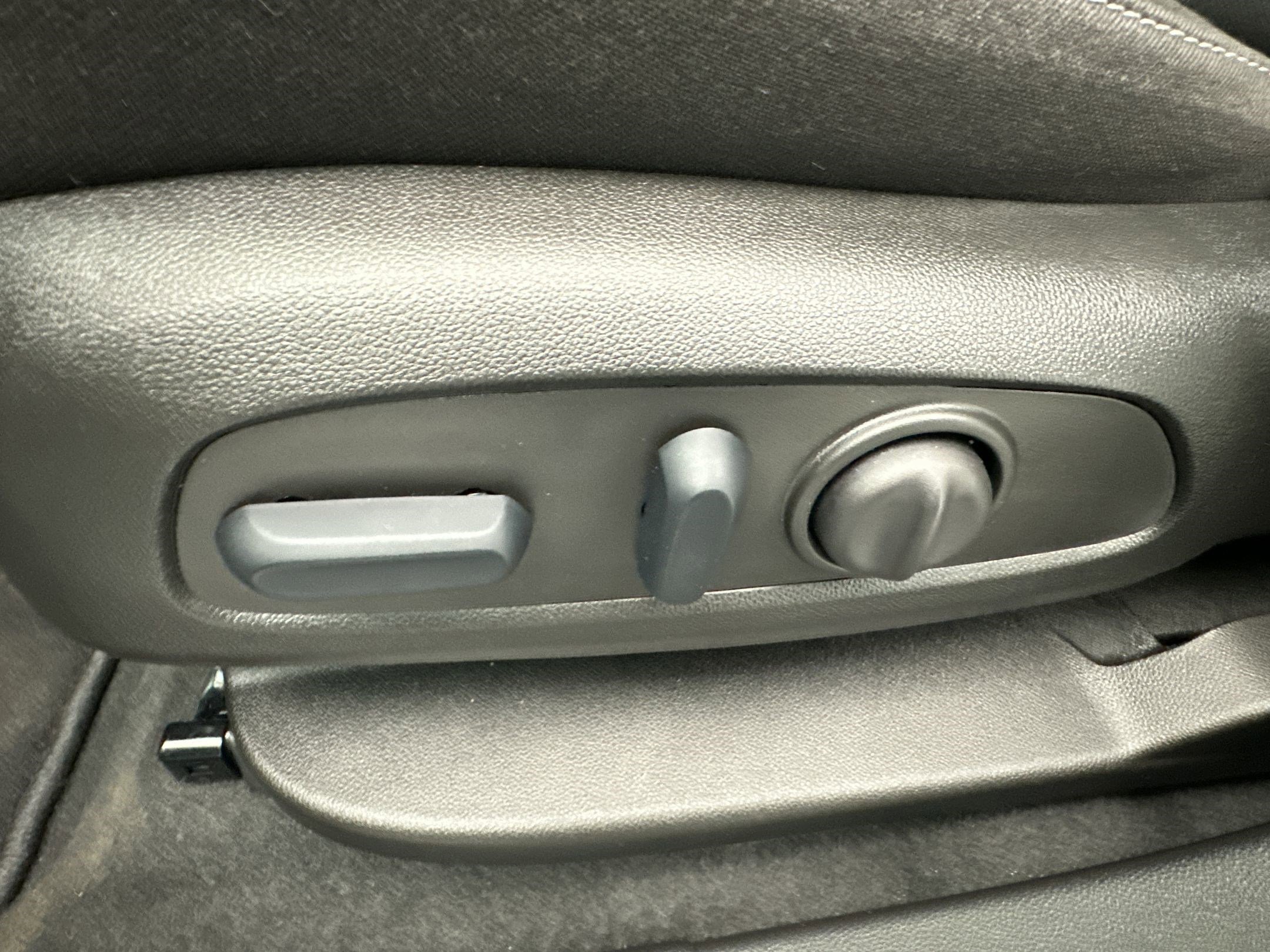 Certified 2025 Chevrolet Blazer LT w/ Convenience Package image 13