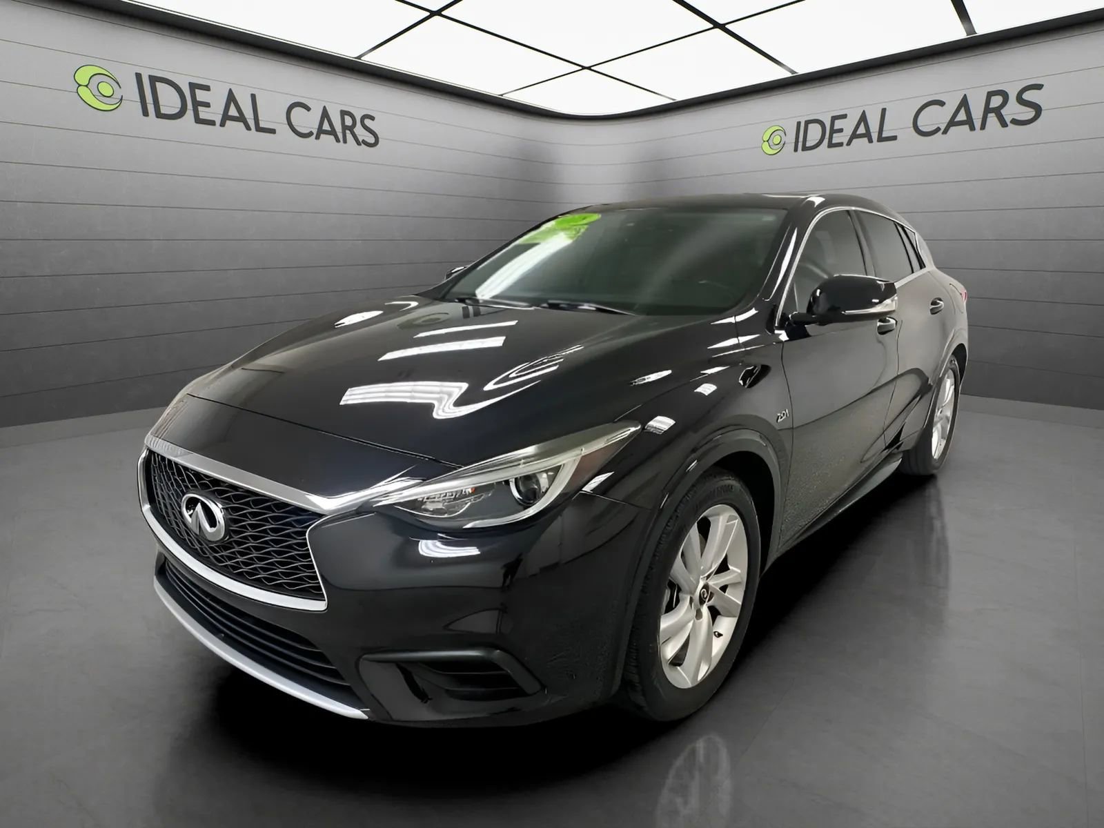 Used 2018 INFINITI QX30 FWD image 1