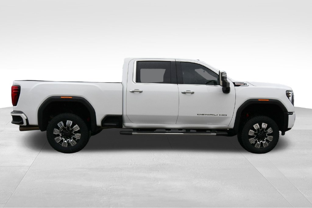 Used 2024 GMC Sierra 3500 Denali w/ Technology Package AWD/4WD image 10