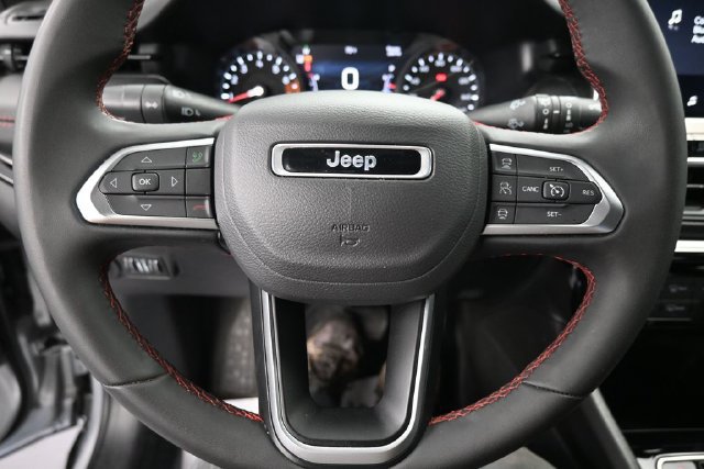Used 2025 Jeep Compass Trailhawk AWD/4WD image 36
