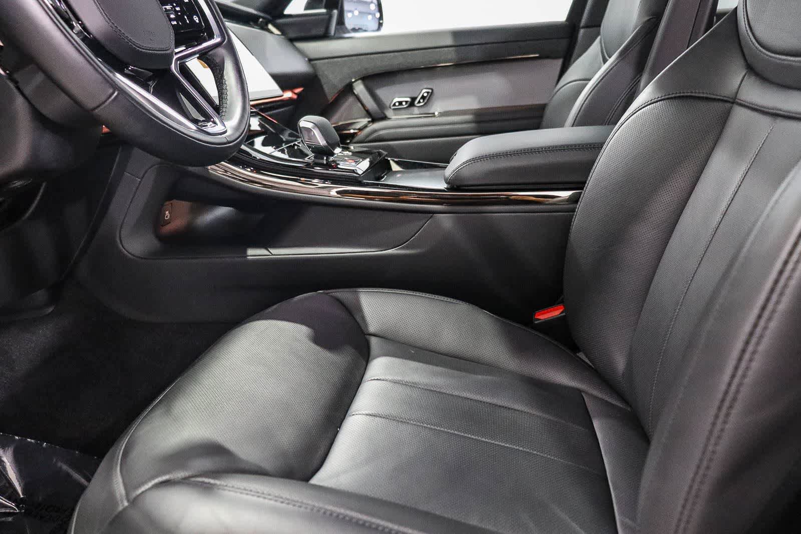 Used 2024 Land Rover Range Rover Sport SE AWD/4WD image 18