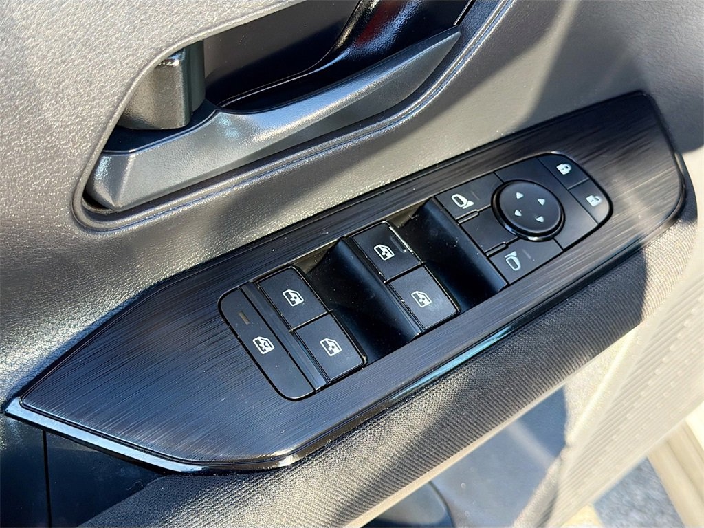 Used 2025 Nissan Kicks S image 18