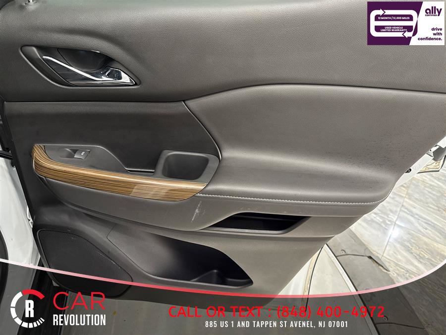 Used 2023 GMC Acadia SLE w/ Driver Convenience Package FWD image 47