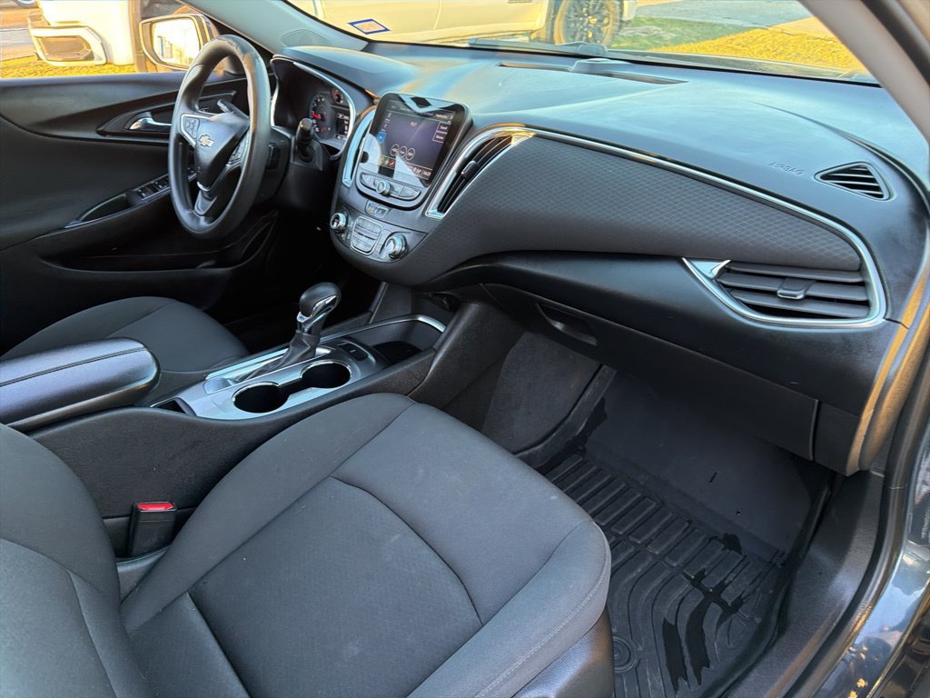 Used 2021 Chevrolet Malibu LT FWD image 15