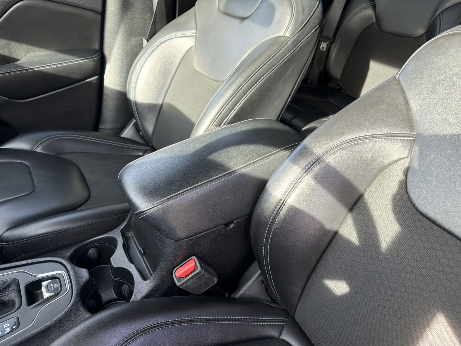 Certified 2020 Jeep Cherokee Latitude Plus w/ Cold Weather Group image 29