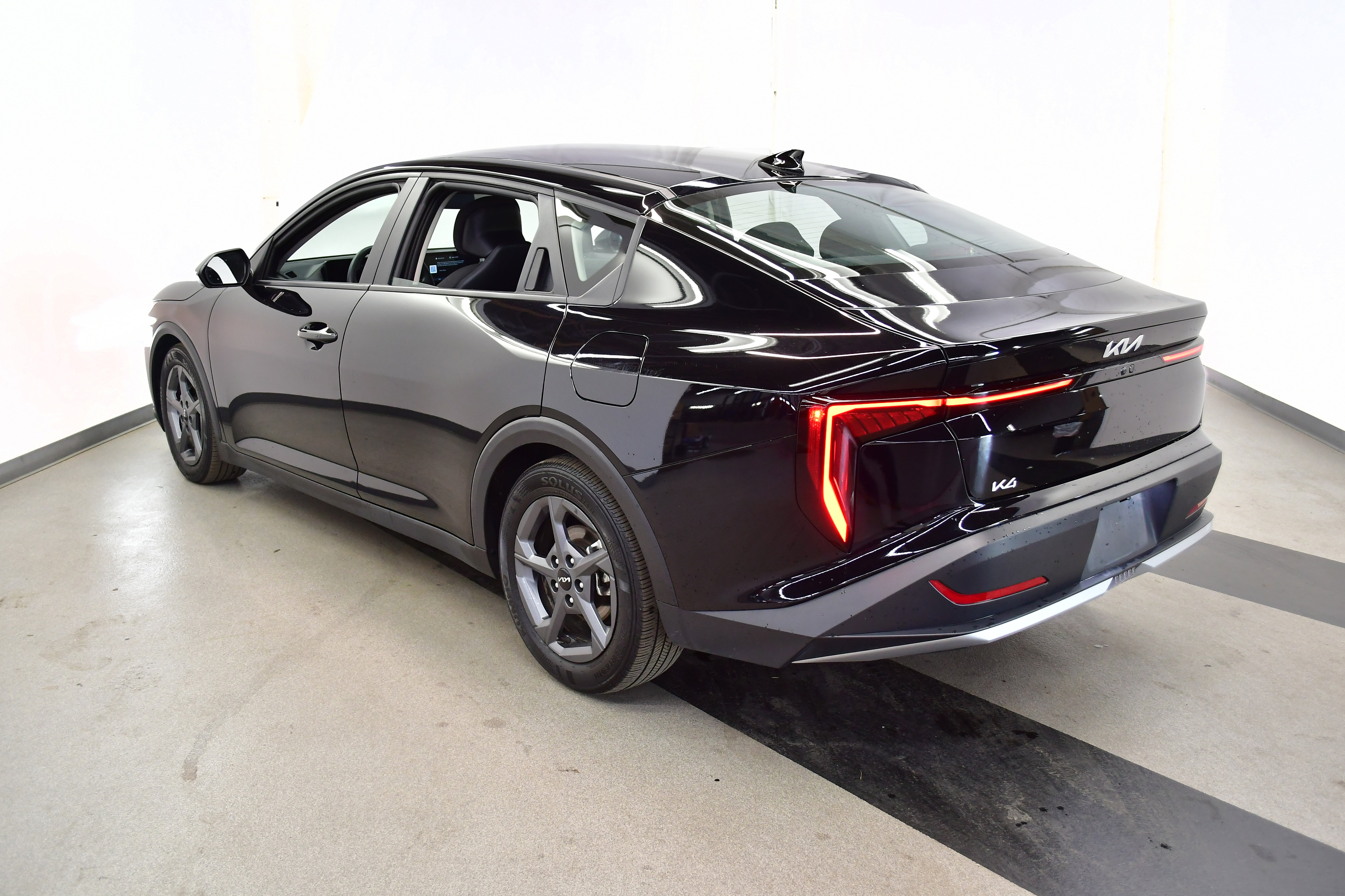 Used 2025 Kia K4 FWD image 5