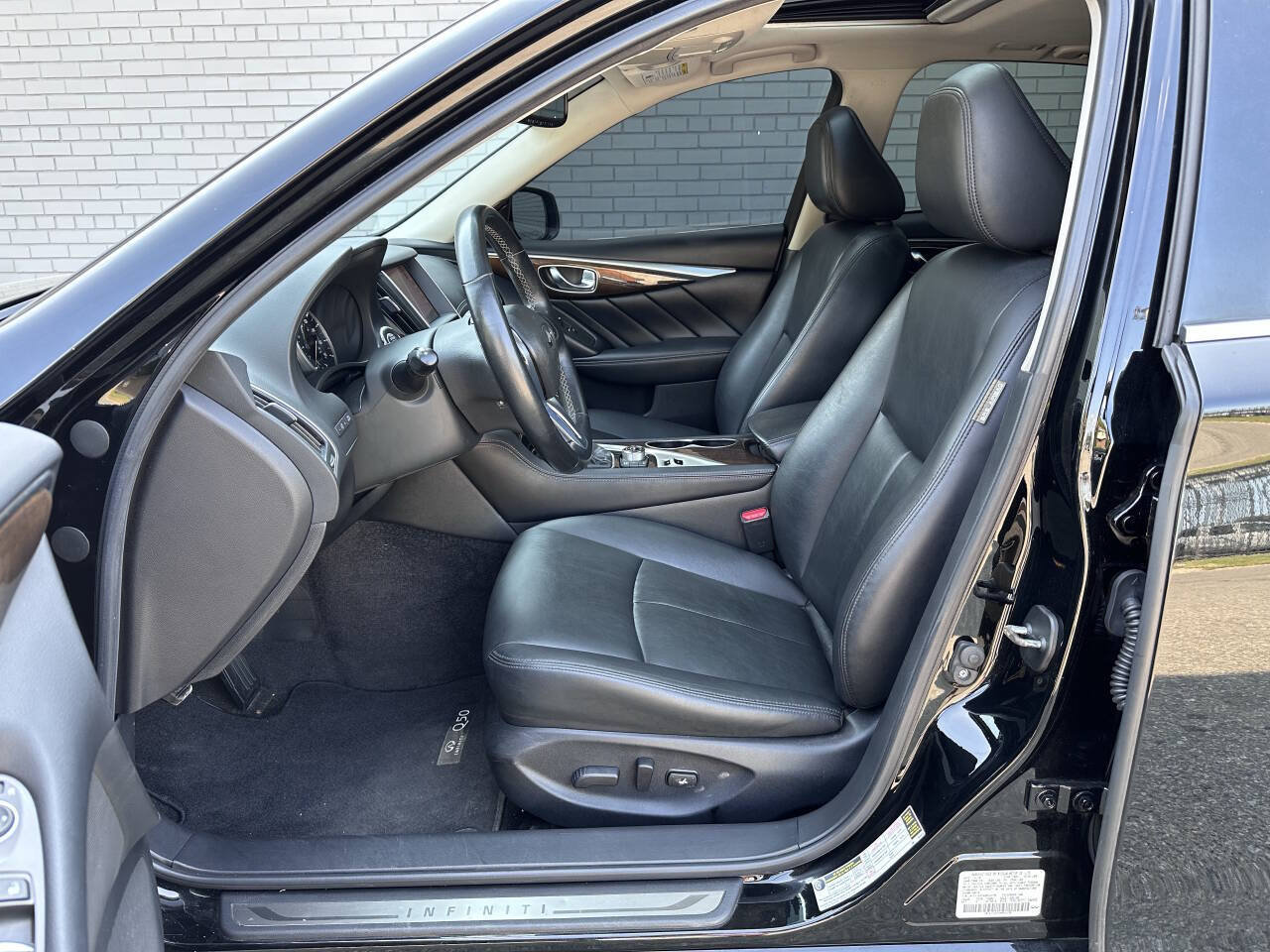 Used 2019 INFINITI Q50 Luxe w/ Essential Package (3.0T Luxe) AWD/4WD image 12