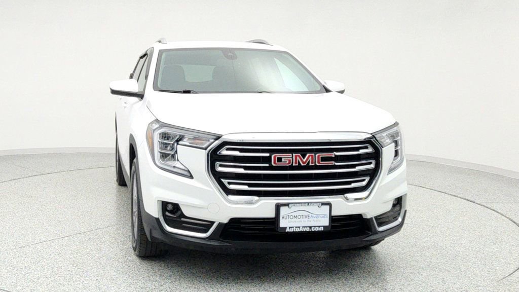 Used 2022 GMC Terrain SLT image 2