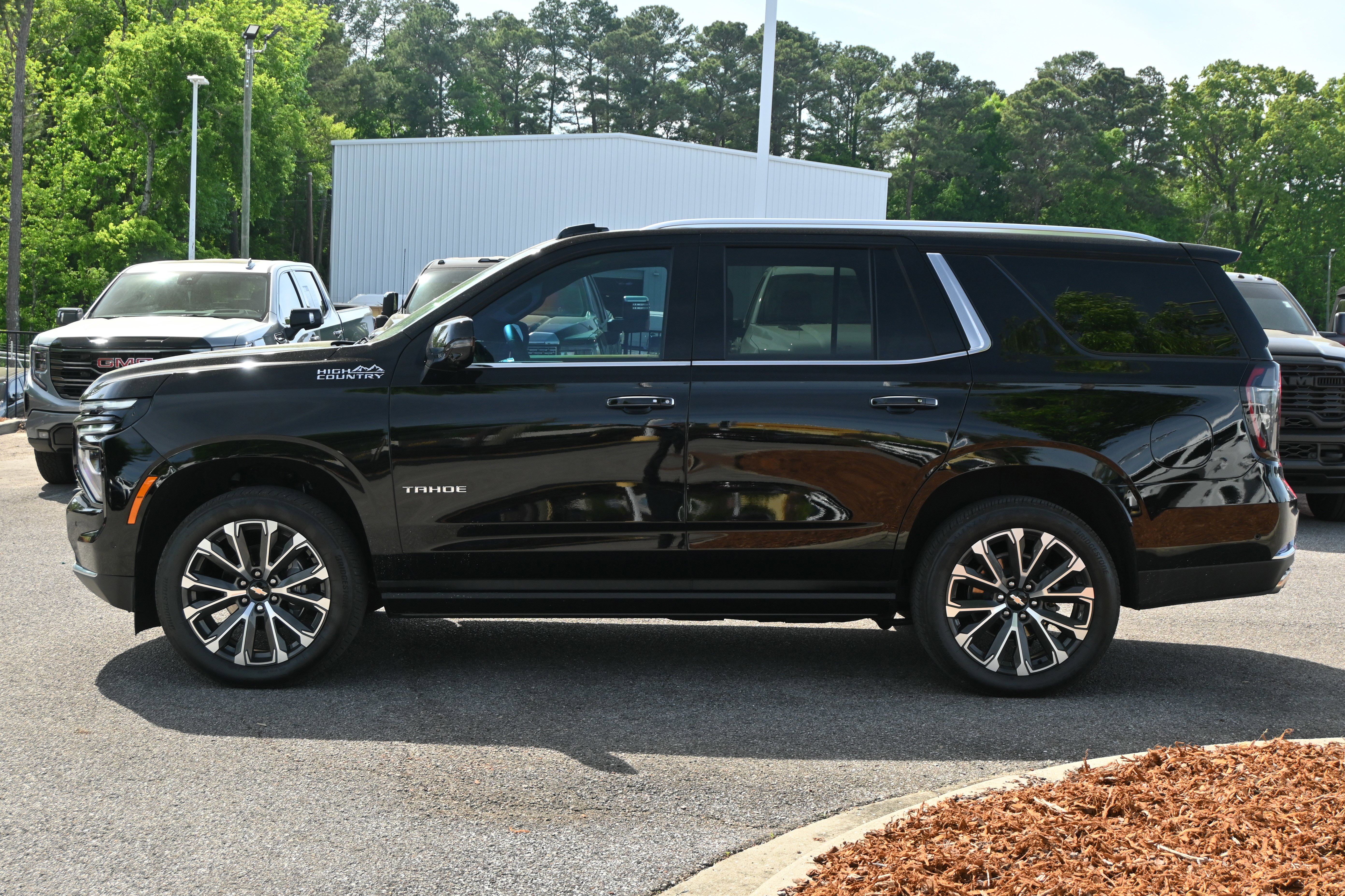 Used 2025 Chevrolet Tahoe High Country image 9