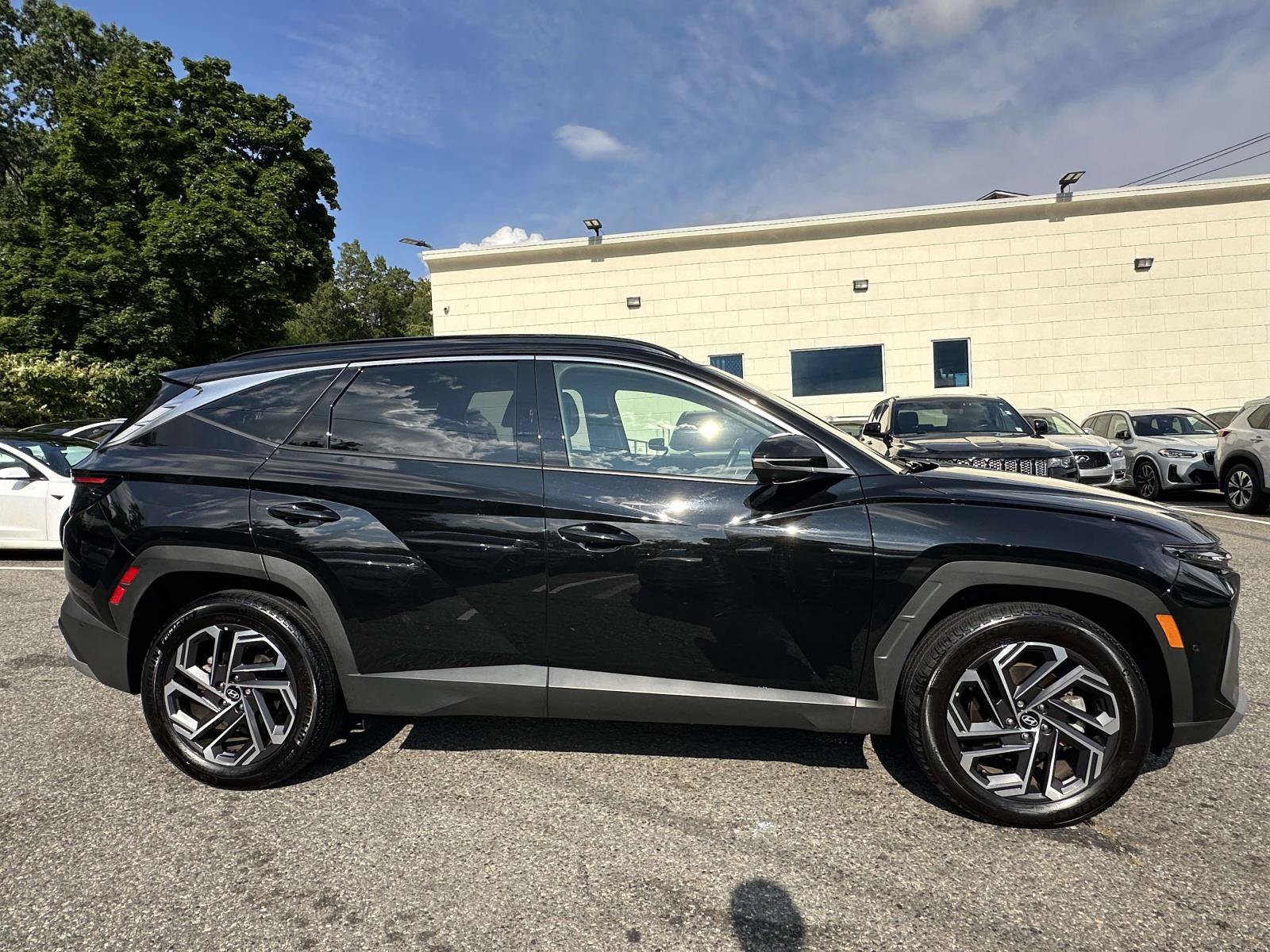 Used 2025 Hyundai Tucson Limited AWD/4WD image 2