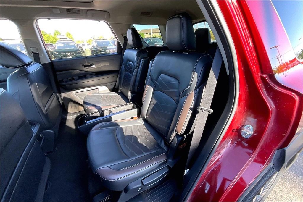 Used 2022 Nissan Pathfinder Platinum w/ Cargo Package FWD image 25
