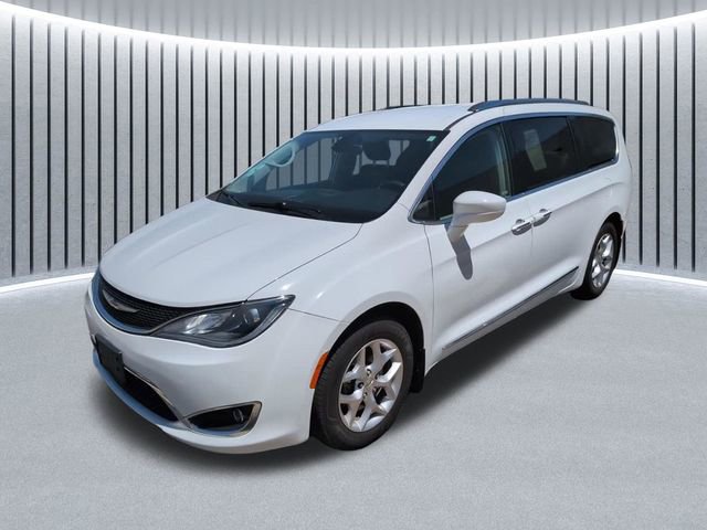 Used 2019 Chrysler Pacifica Touring-L w/ Tire & Wheel Group FWD image 12