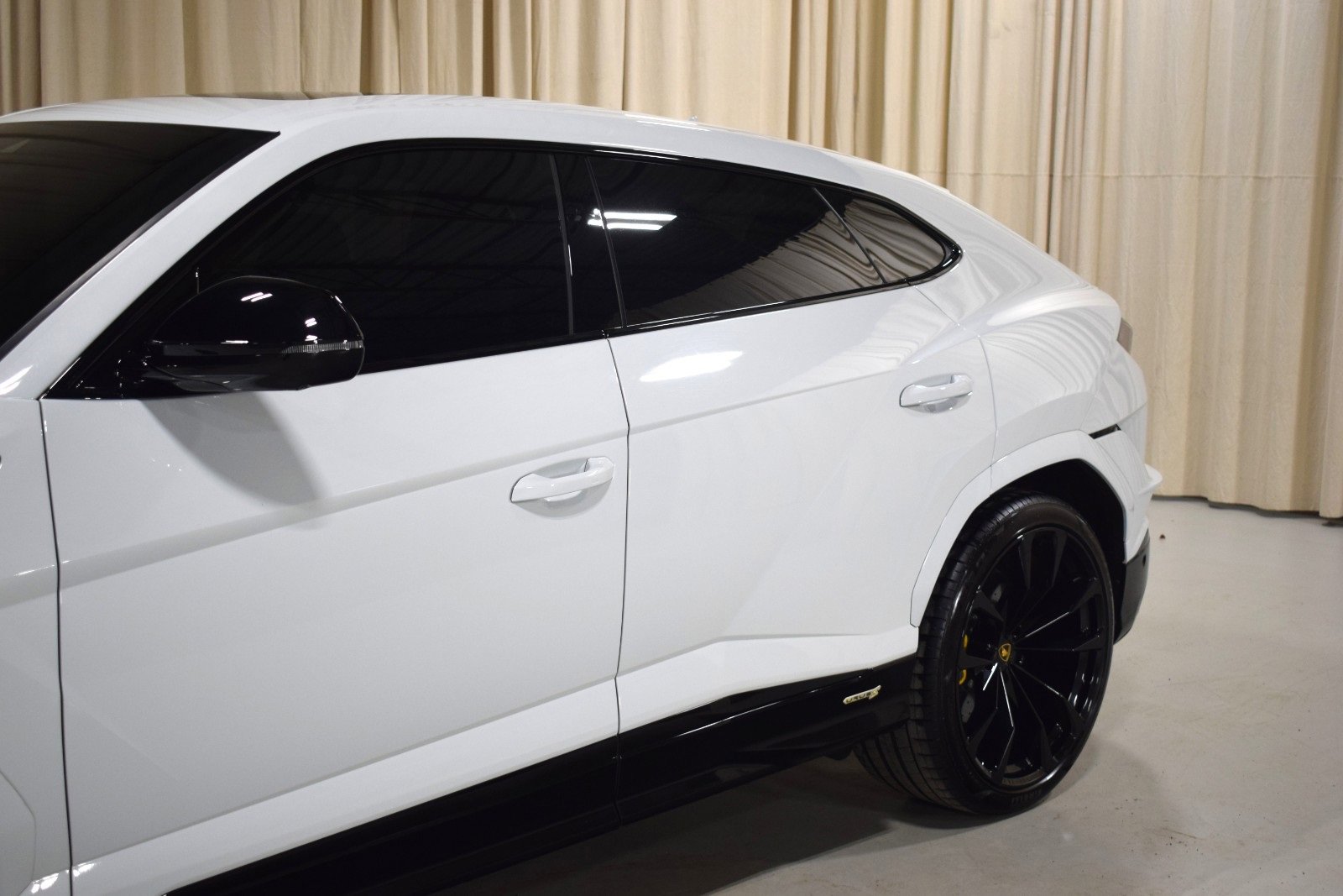 Used 2024 Lamborghini Urus S image 2