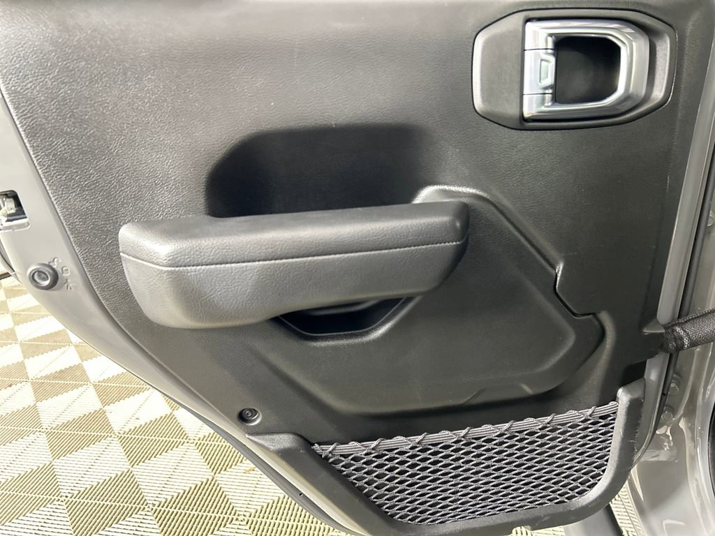 Used 2022 Jeep Gladiator Willys image 17