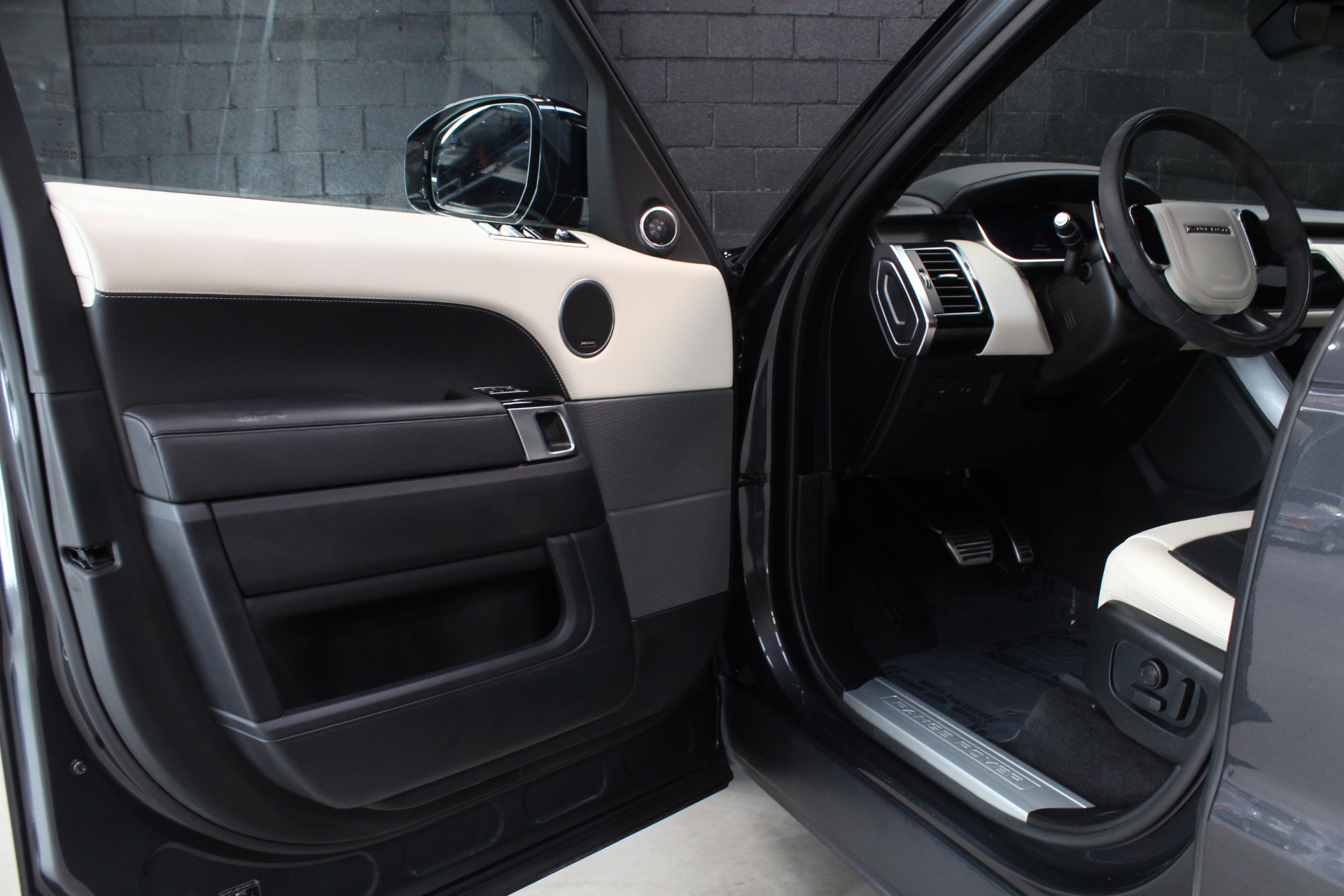 Used 2022 Land Rover Range Rover Sport HST AWD/4WD image 26