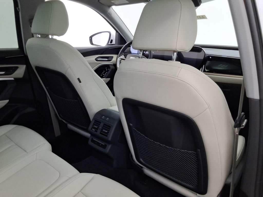 Used 2025 Audi Q5 Premium w/ Convenience Package image 22