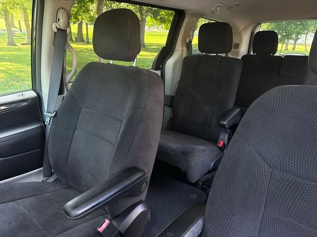Used 2013 Dodge Grand Caravan SE FWD image 23