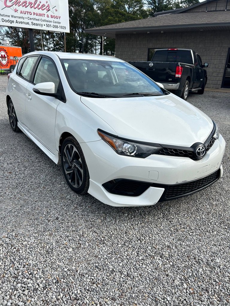 Used 2018 Toyota Corolla iM image 3