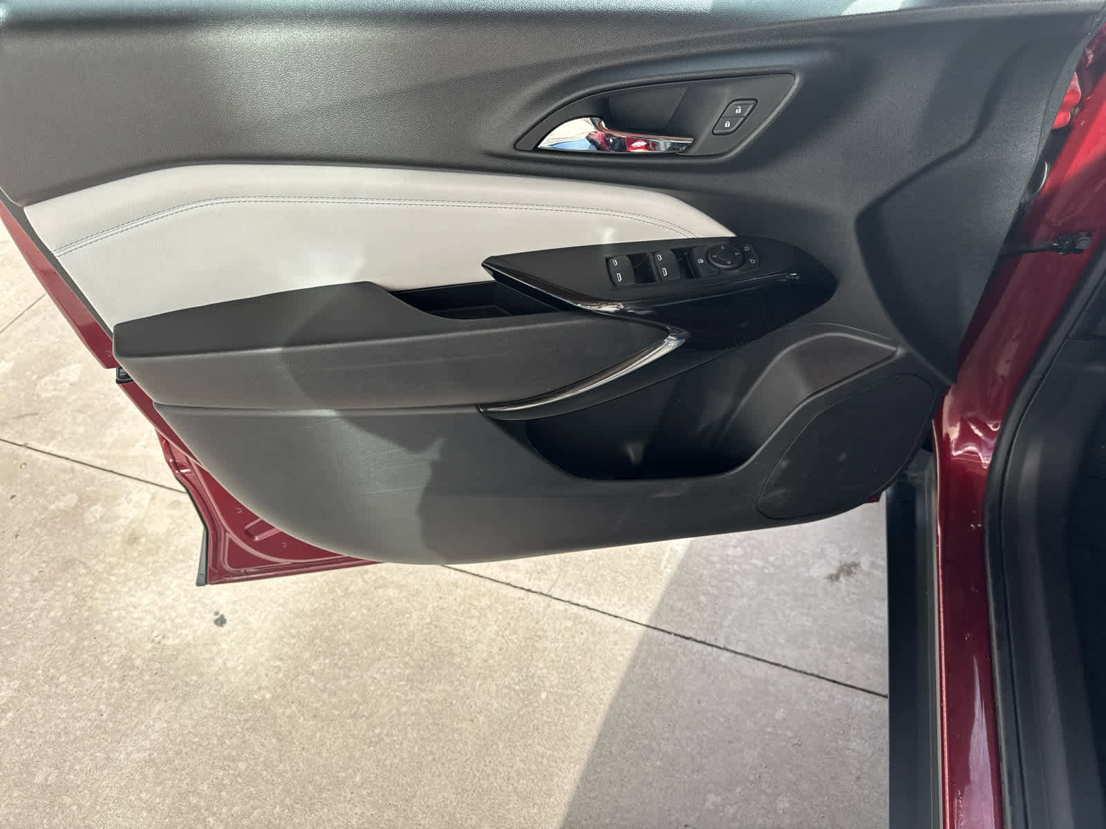 Certified 2025 Chevrolet Trax LT w/ LT Convenience Package image 9