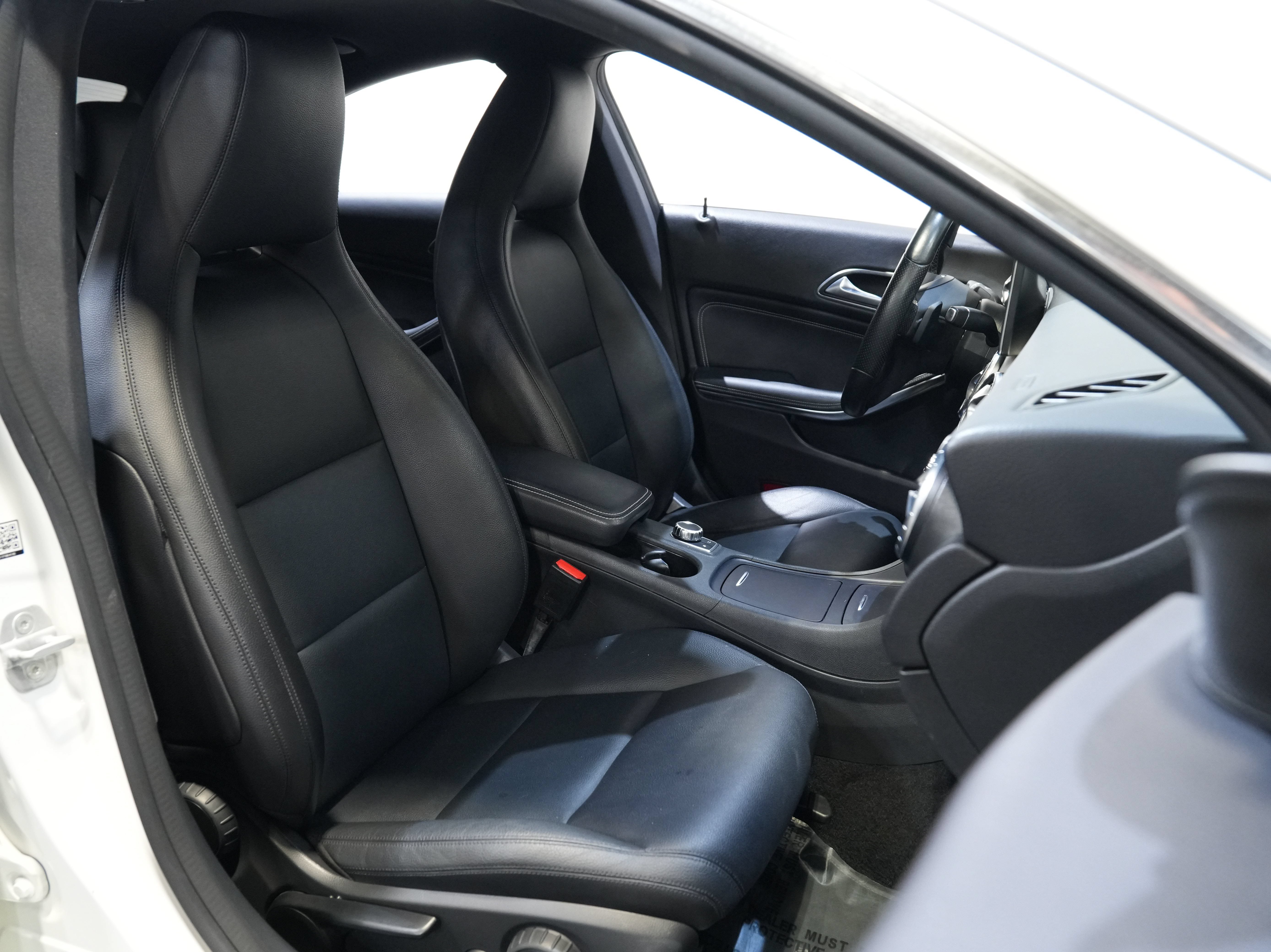 Used 2015 Mercedes-Benz CLA 250 image 32