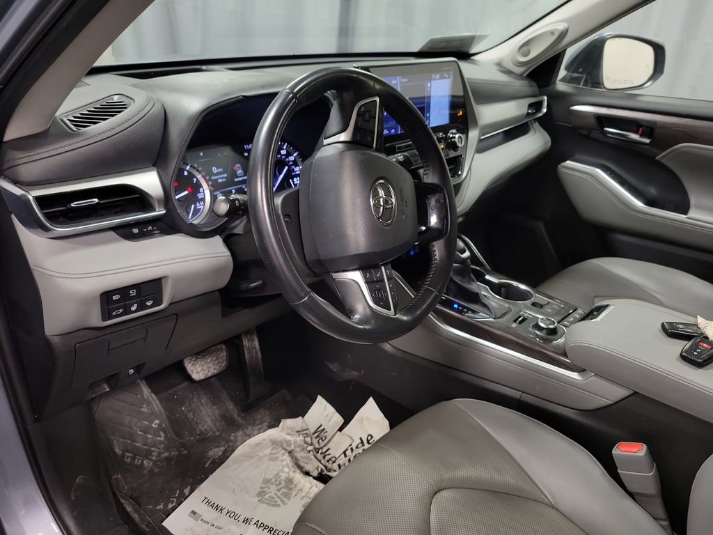 Used 2022 Toyota Highlander Platinum image 13