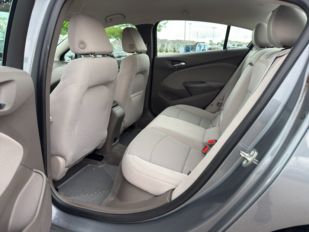 Used 2018 Chevrolet Cruze LT w/ Convenience Package FWD image 30