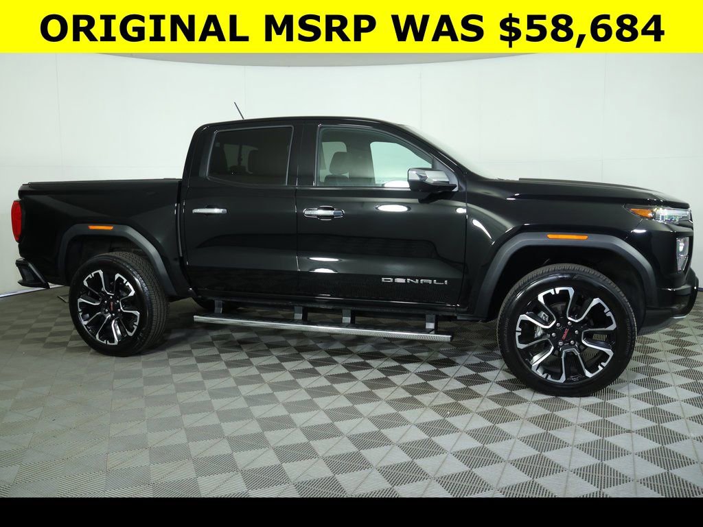 Used 2023 GMC Canyon Denali image 2