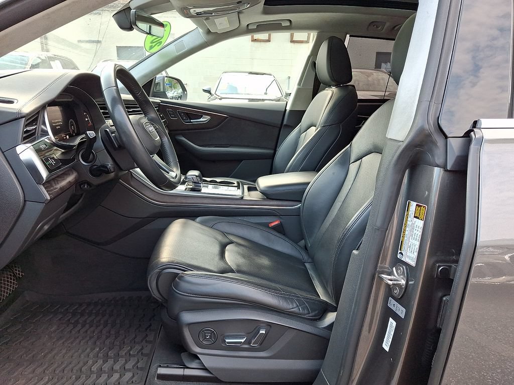 Used 2019 Audi Q8 Prestige w/ Luxury Package AWD/4WD image 13