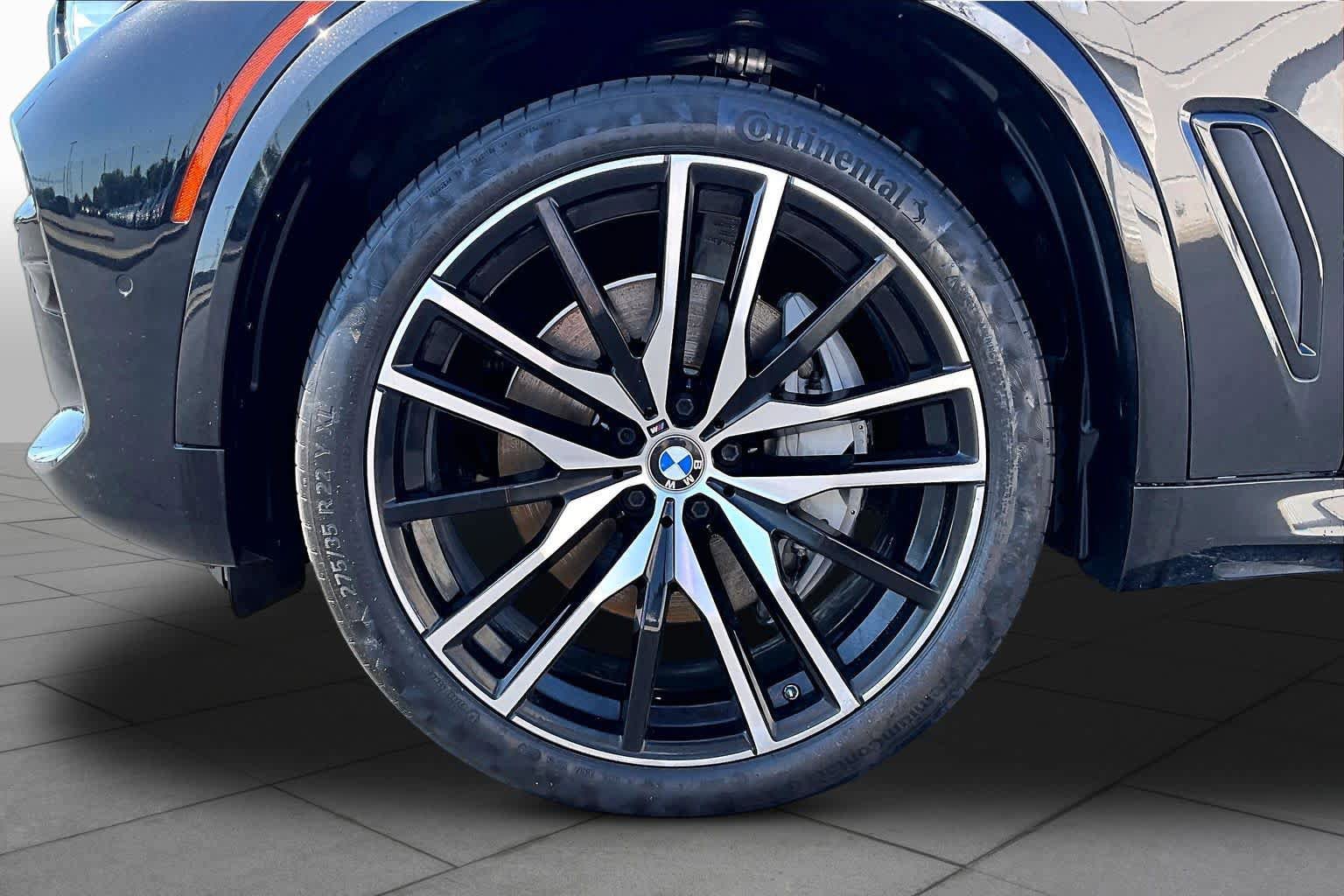 Used 2019 BMW X5 xDrive50i w/ M Sport Package AWD/4WD image 10