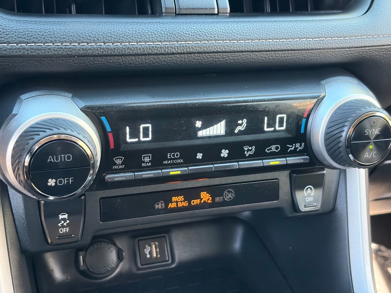 Used 2024 Toyota RAV4 XLE AWD/4WD image 23