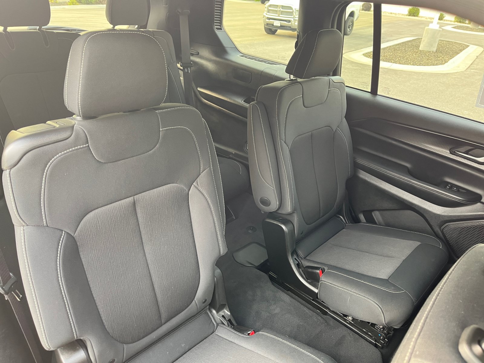 Used 2024 Jeep Grand Cherokee L Laredo AWD/4WD image 18