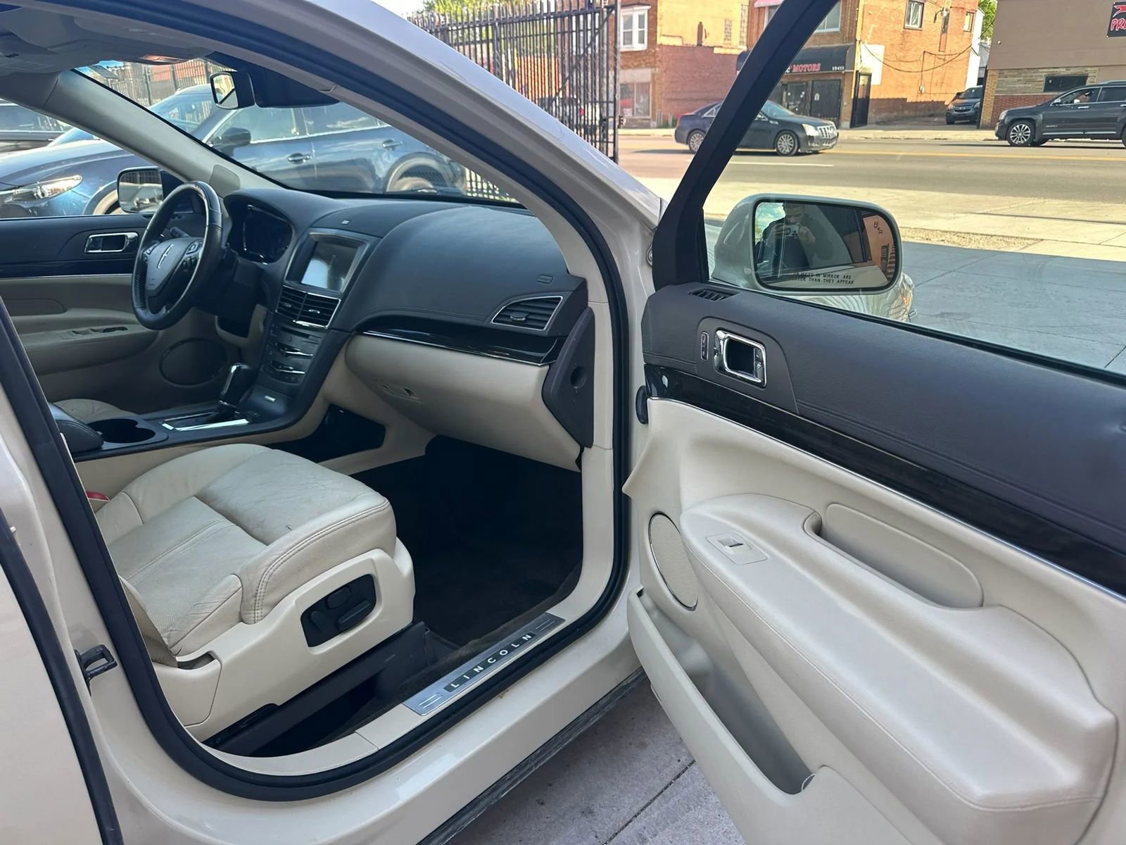Used 2018 Lincoln MKT AWD w/ Technology Package image 16